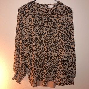 Sexy cheetah flowy top, cinched wrist, button neck